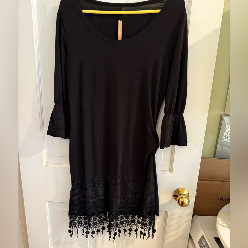 Vintage Chic Black Women's Dress with Lace Detail